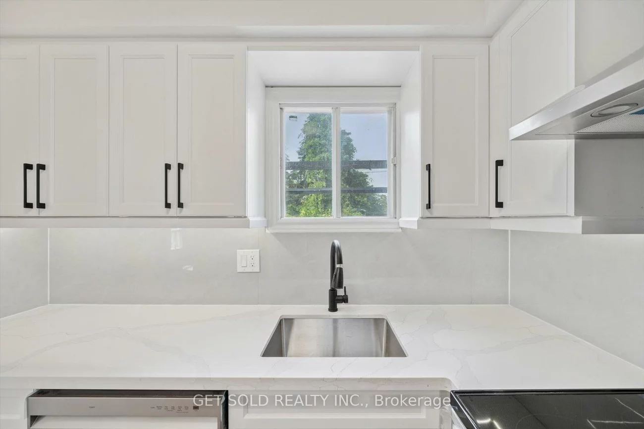 232, Kozlov, West Bayfield, Barrie