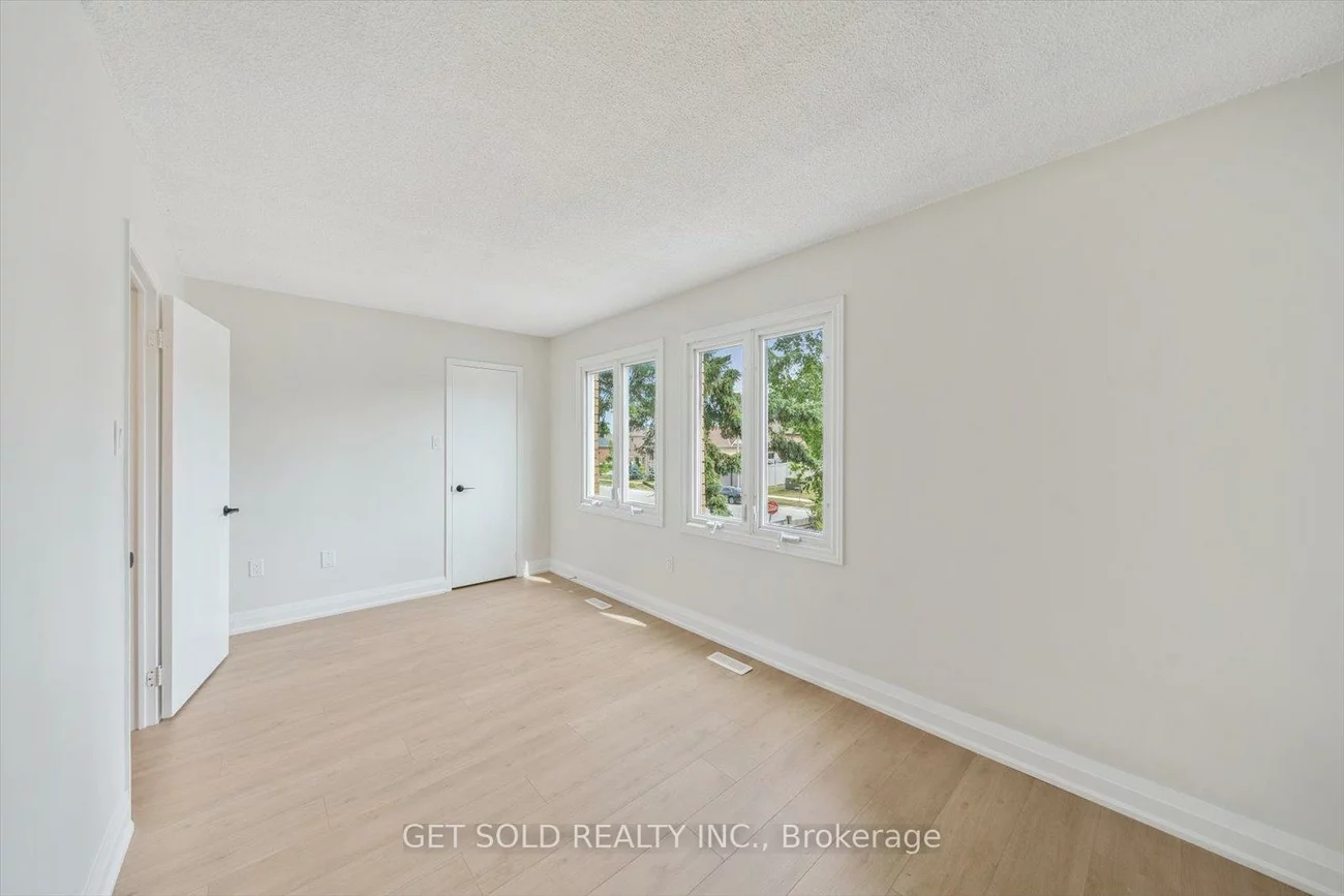 232, Kozlov, West Bayfield, Barrie