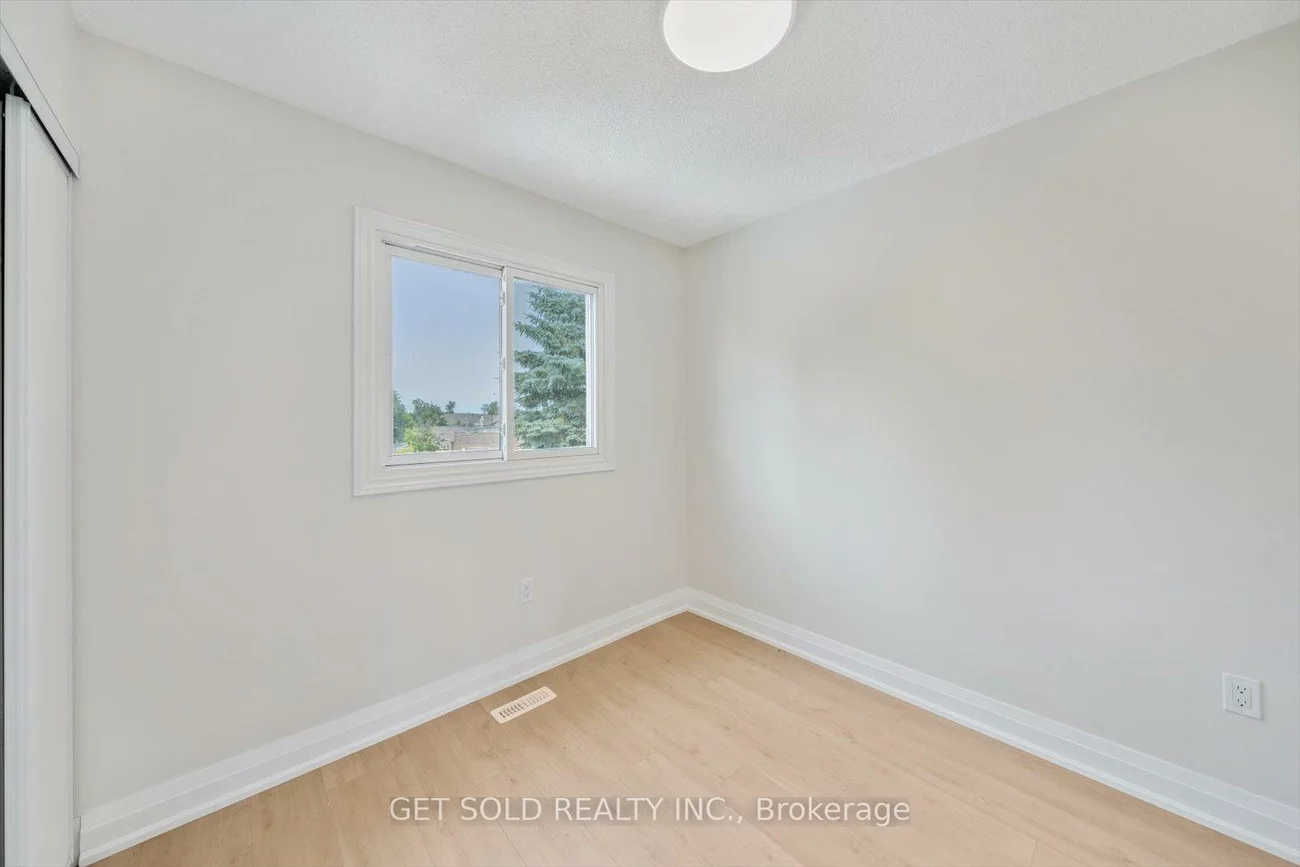 232, Kozlov, West Bayfield, Barrie