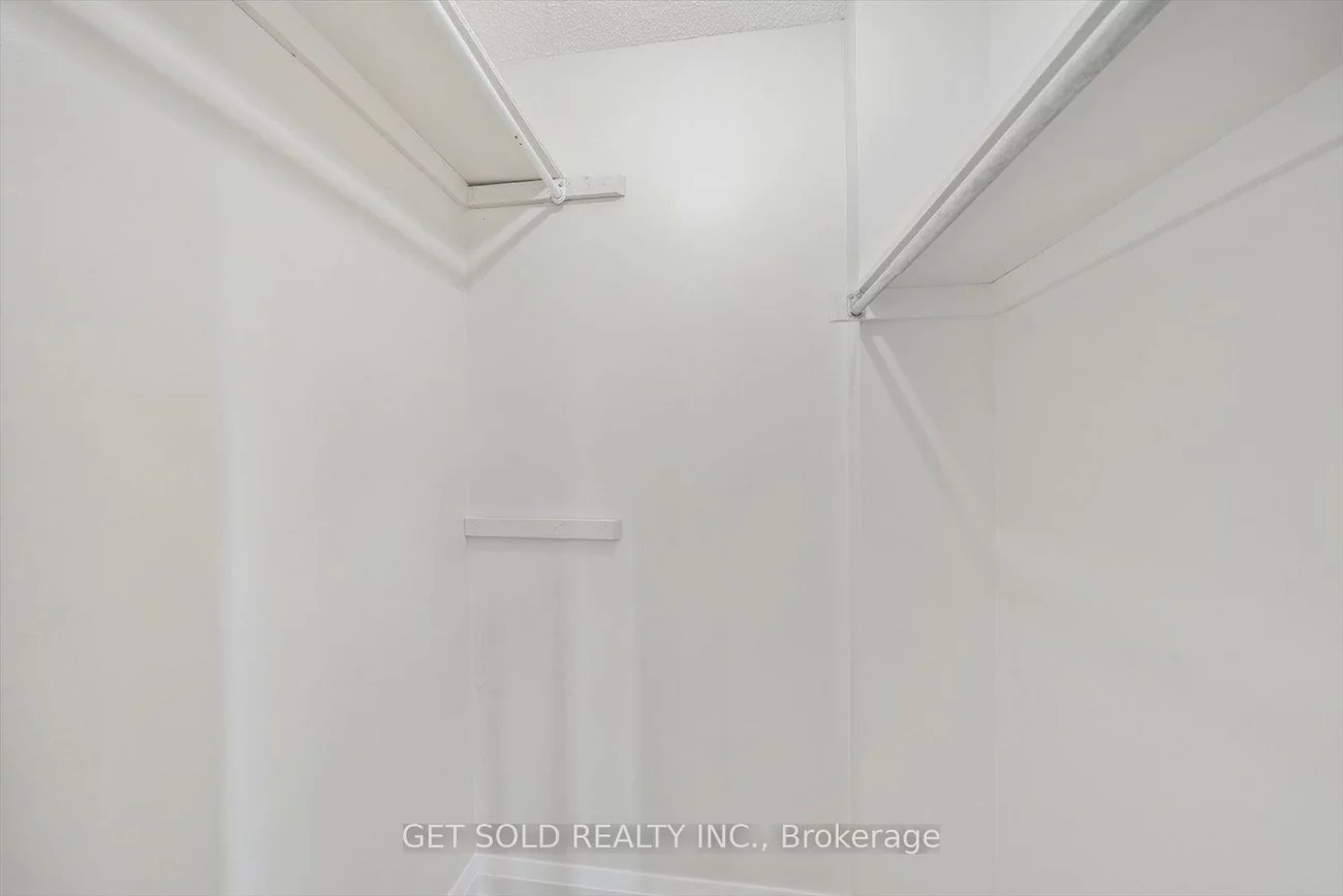 232, Kozlov, West Bayfield, Barrie