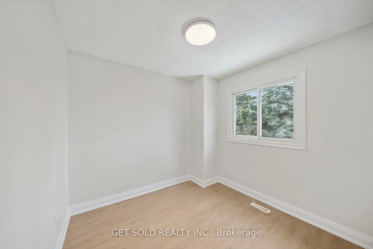 232, Kozlov, West Bayfield, Barrie