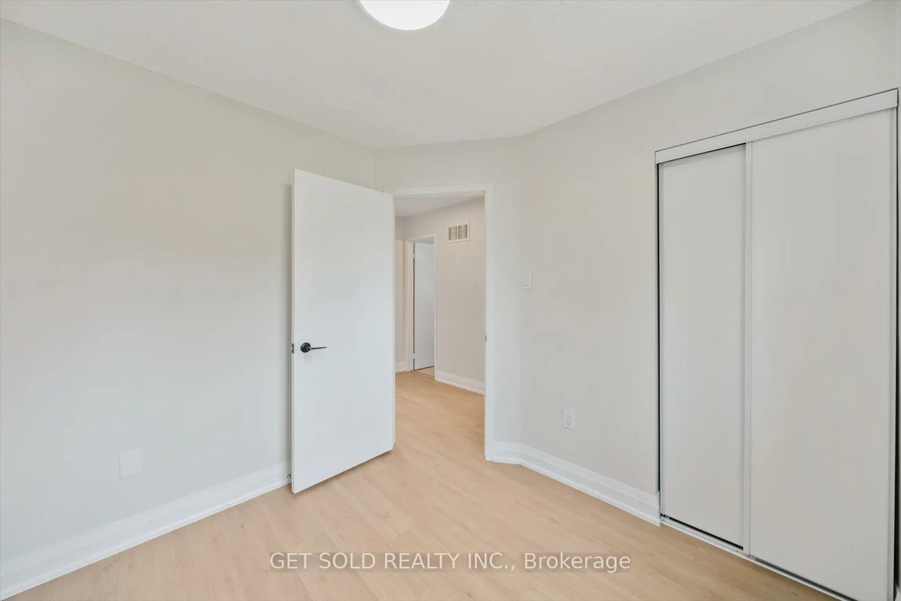 232, Kozlov, West Bayfield, Barrie