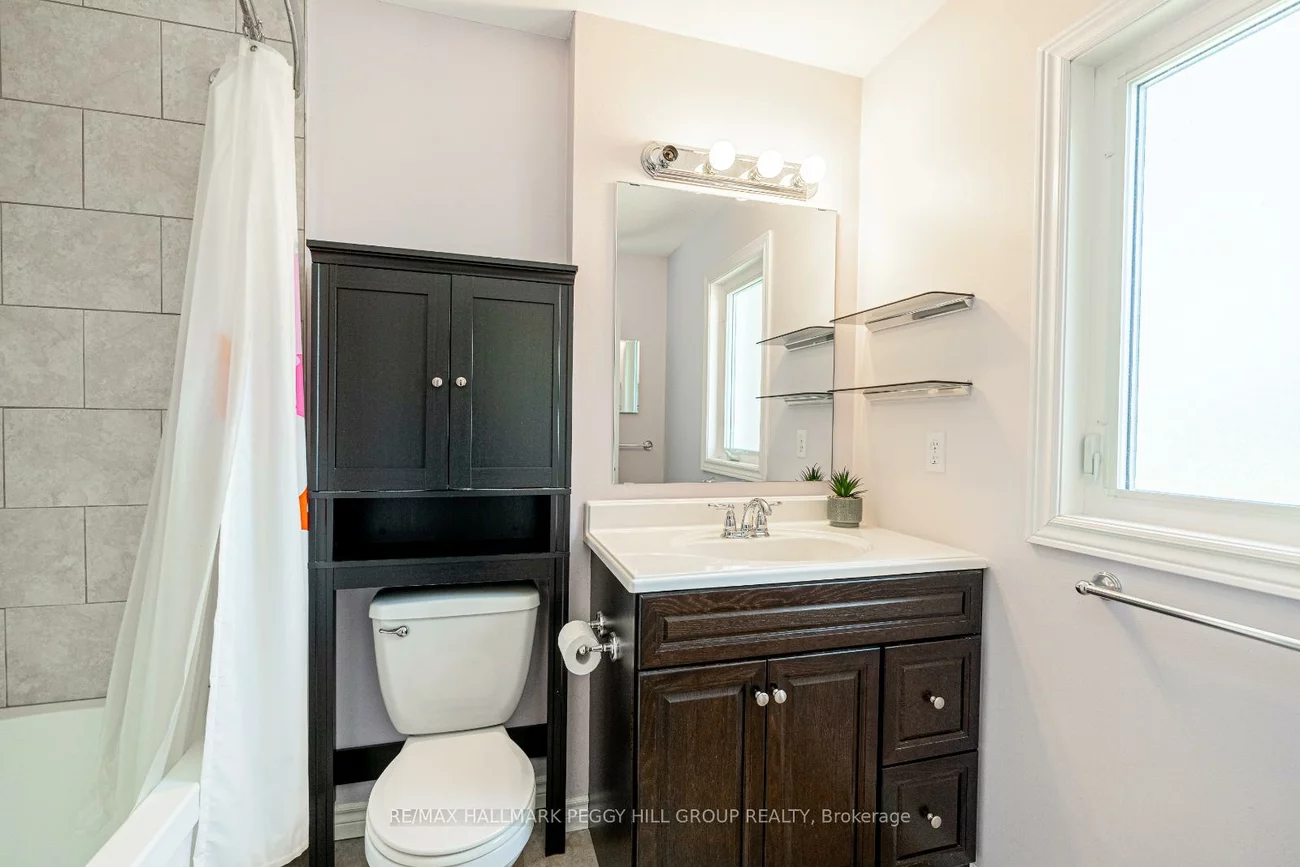 36, Ford, West Bayfield, Barrie