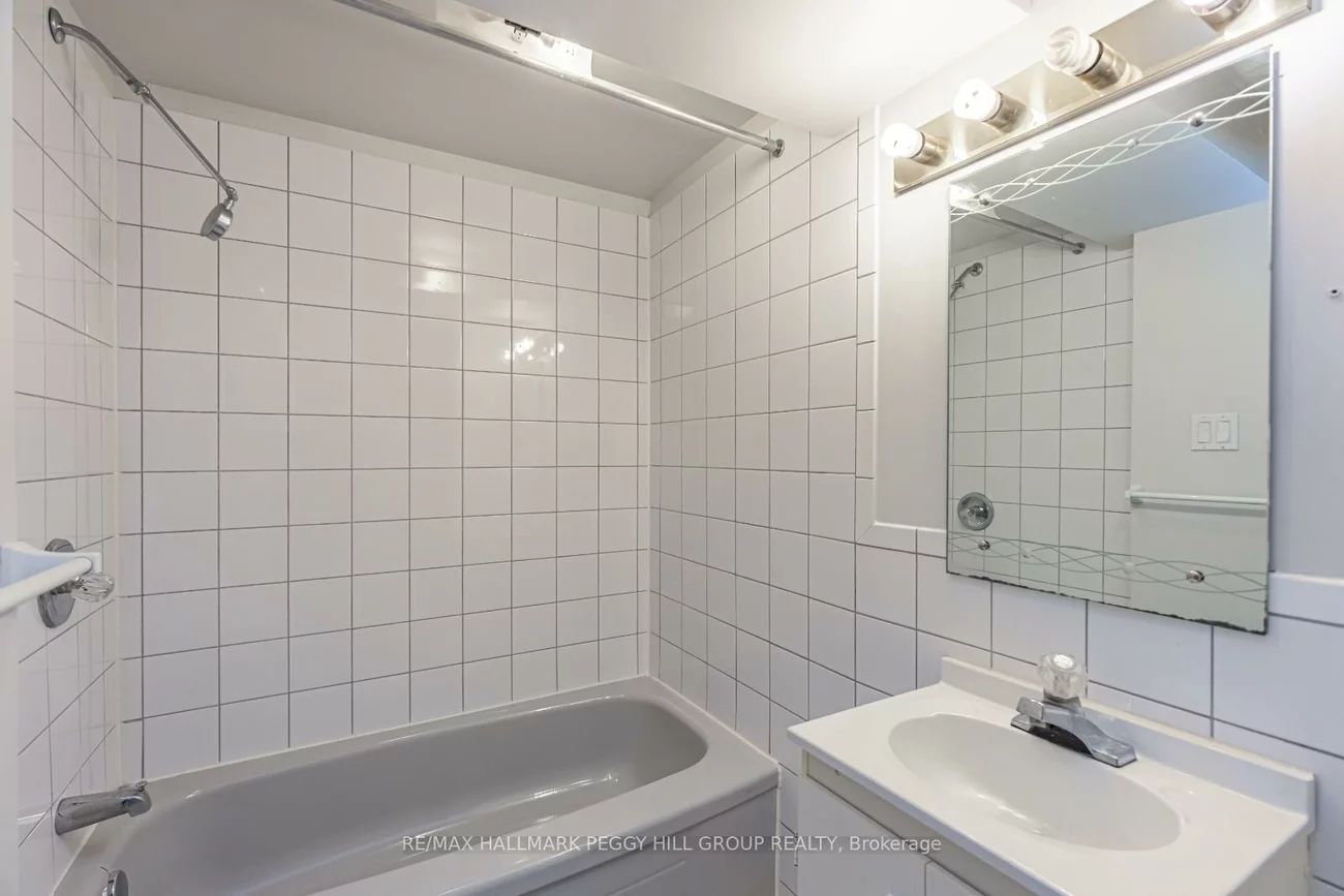 36, Ford, West Bayfield, Barrie