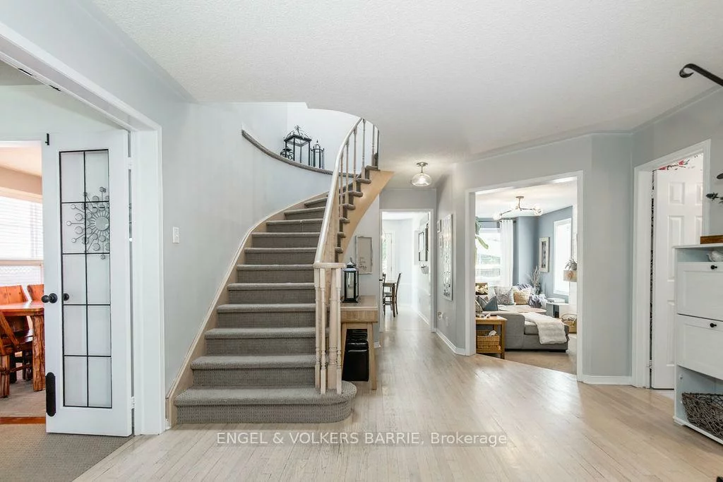 33, Etherington, West Bayfield, Barrie