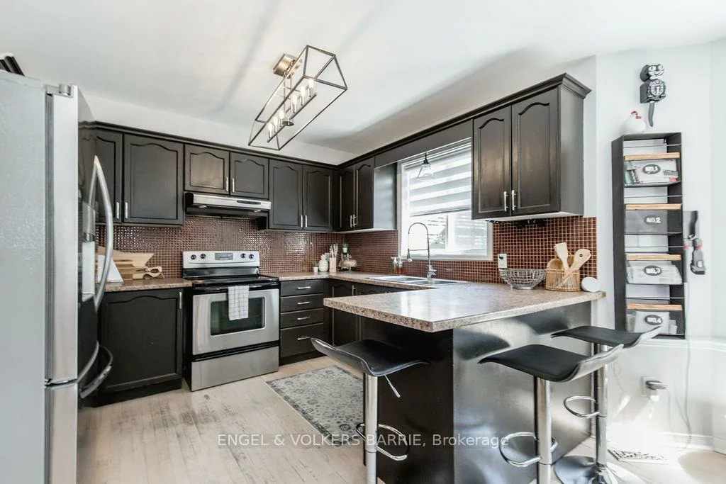 33, Etherington, West Bayfield, Barrie