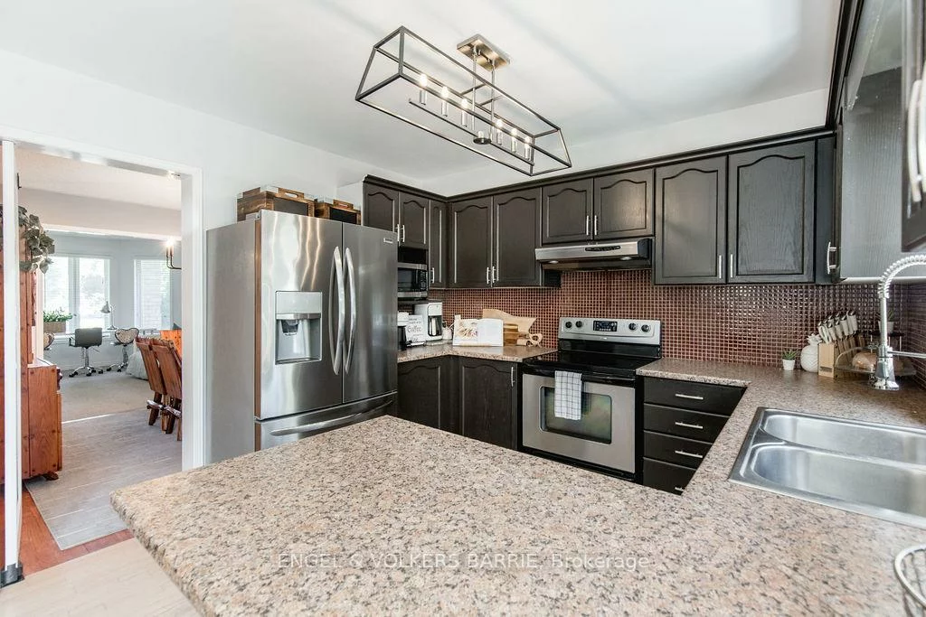 33, Etherington, West Bayfield, Barrie