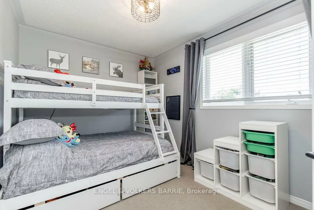 33, Etherington, West Bayfield, Barrie