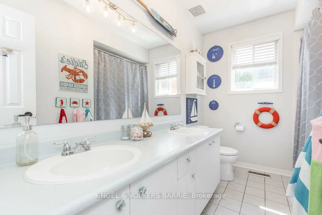 33, Etherington, West Bayfield, Barrie
