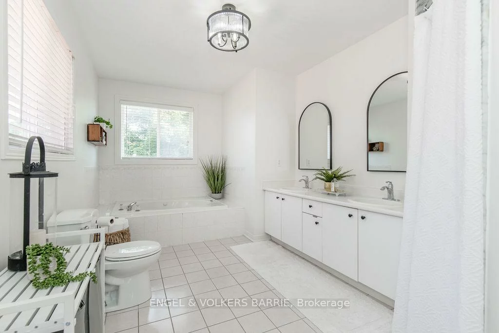 33, Etherington, West Bayfield, Barrie