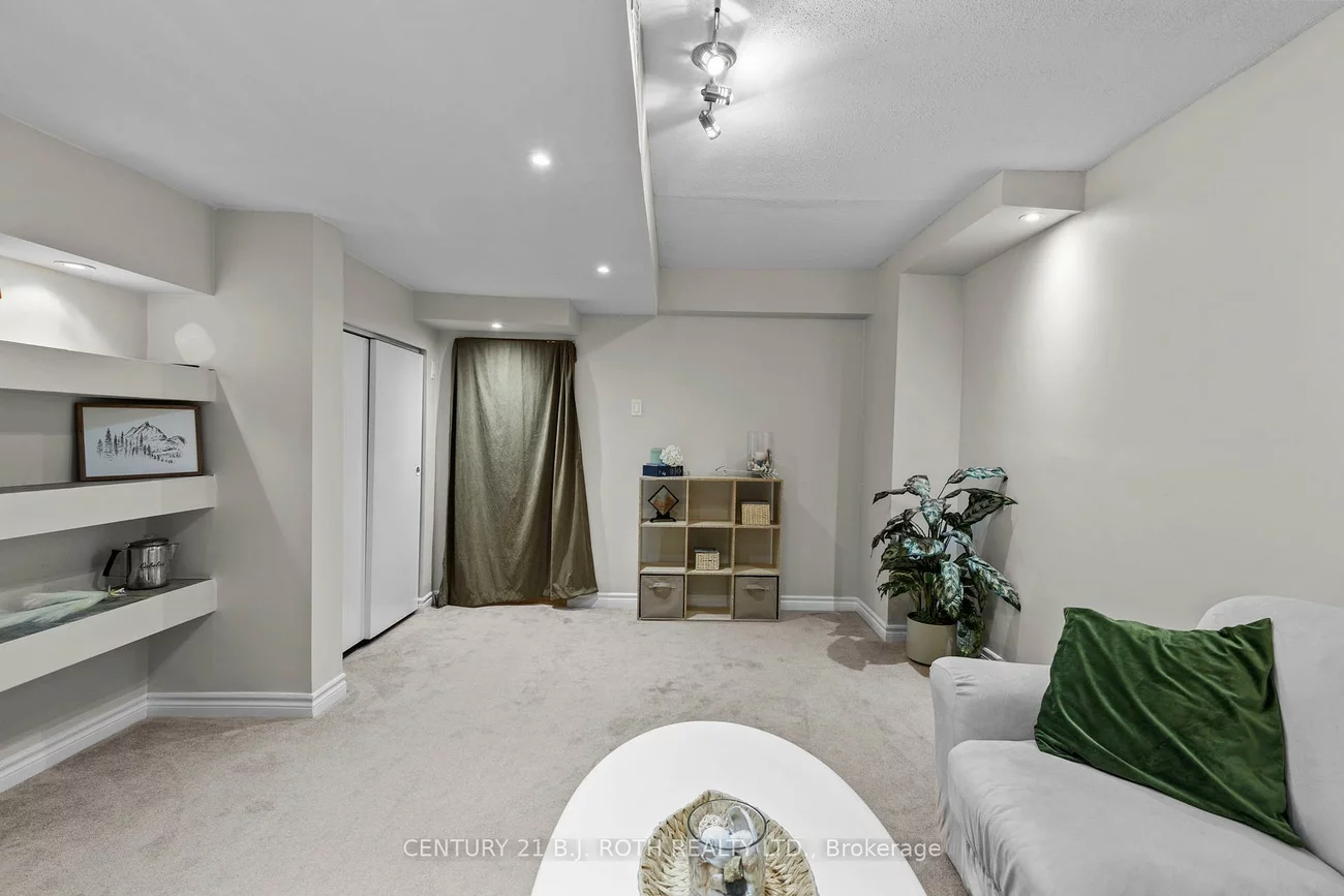 26, Villers, Edgehill Drive, Barrie
