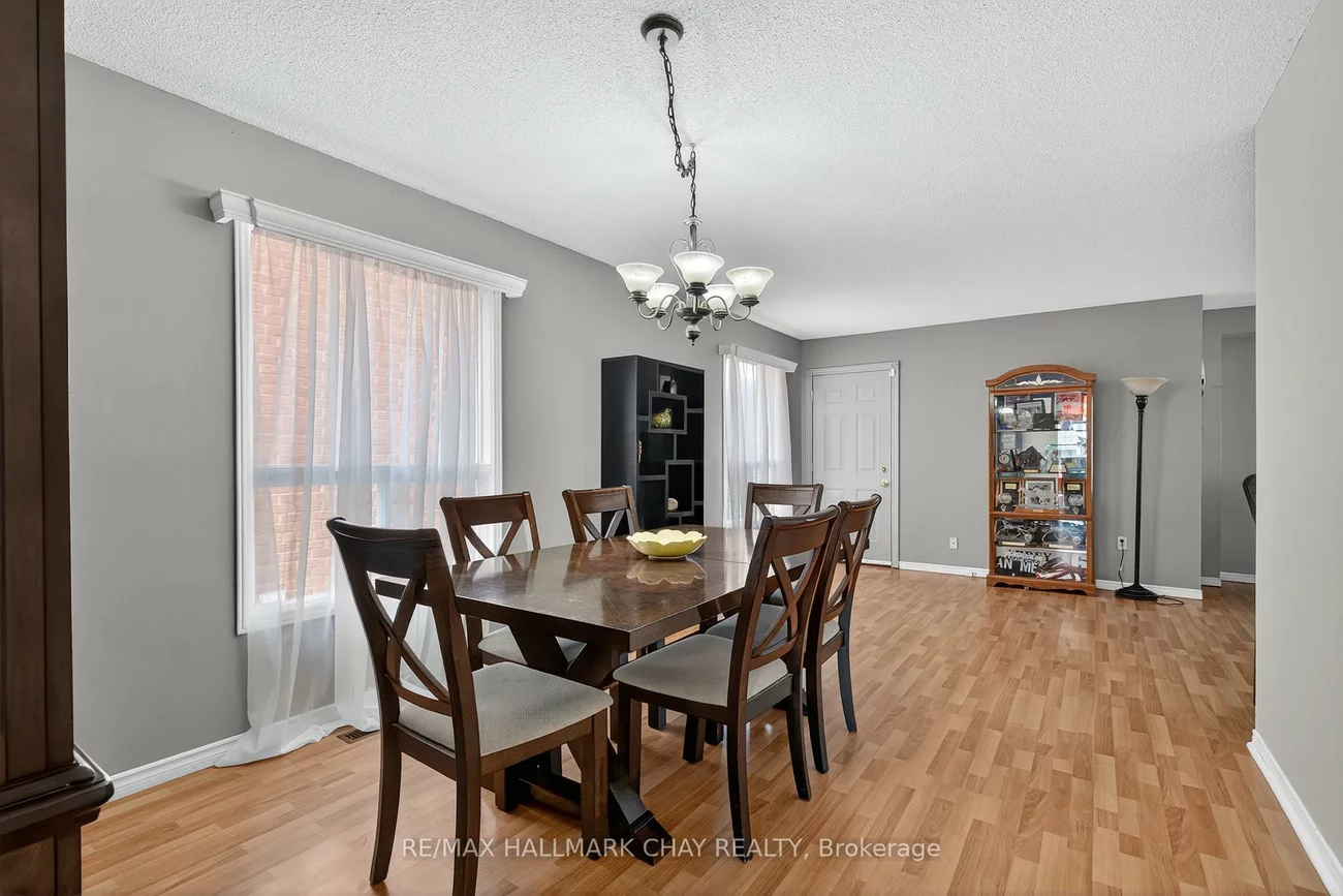 49, Mcdougall, West Bayfield, Barrie