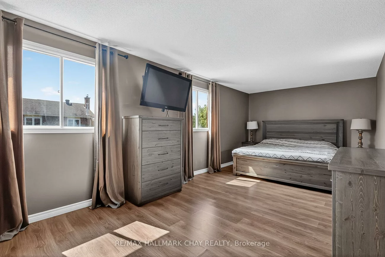 49, Mcdougall, West Bayfield, Barrie