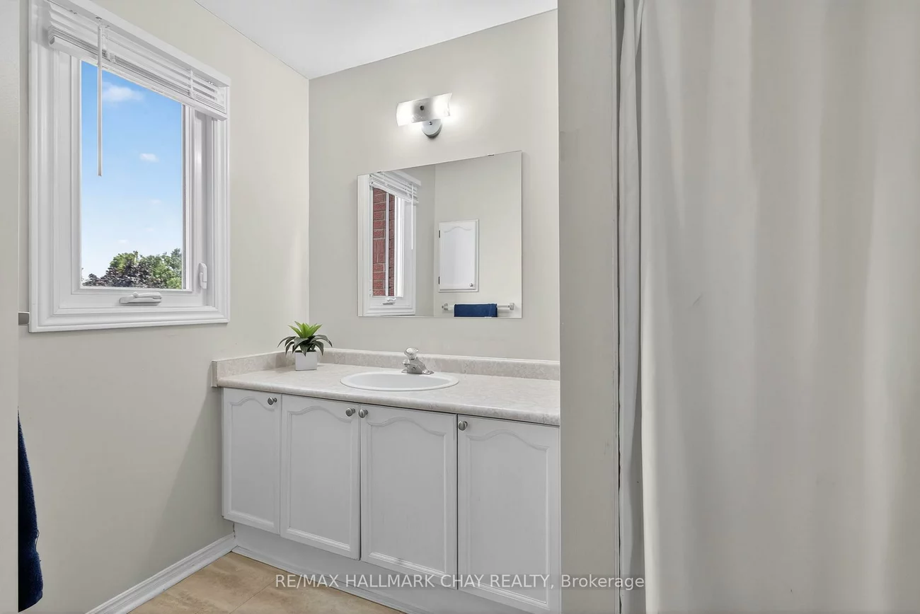 49, Mcdougall, West Bayfield, Barrie