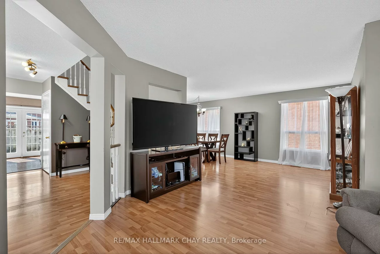 49, Mcdougall, West Bayfield, Barrie