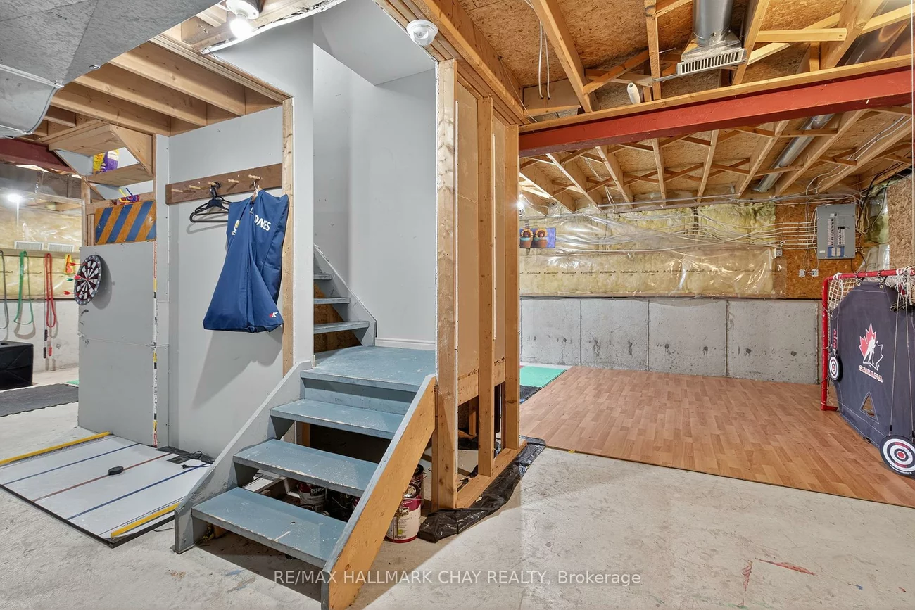 49, Mcdougall, West Bayfield, Barrie