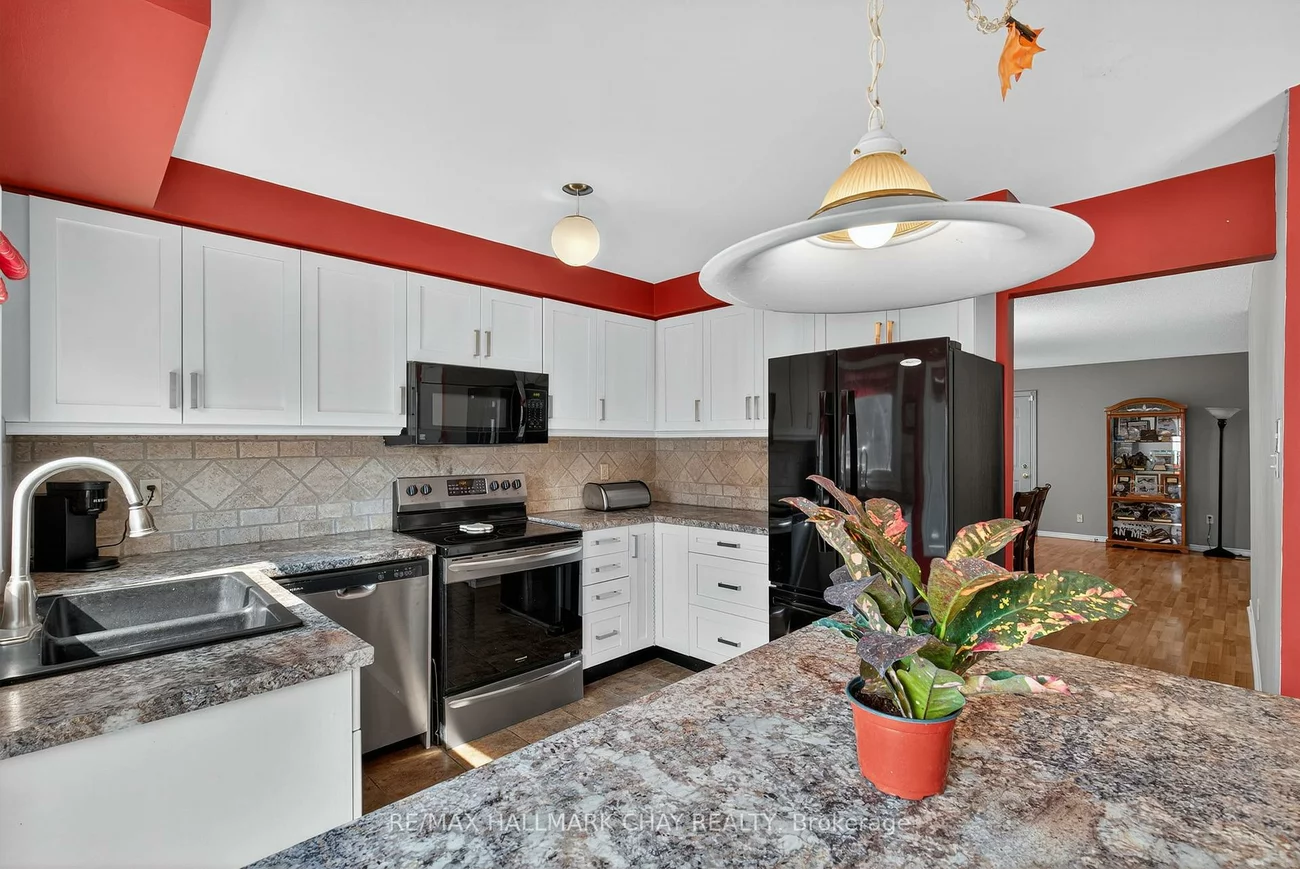 49, Mcdougall, West Bayfield, Barrie