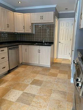 32, Grove, Queen's Park, Barrie