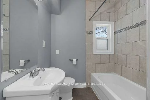 32, Grove, Queen's Park, Barrie