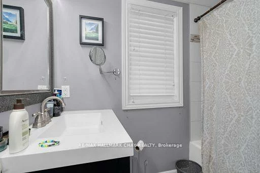 32, Grove, Queen's Park, Barrie