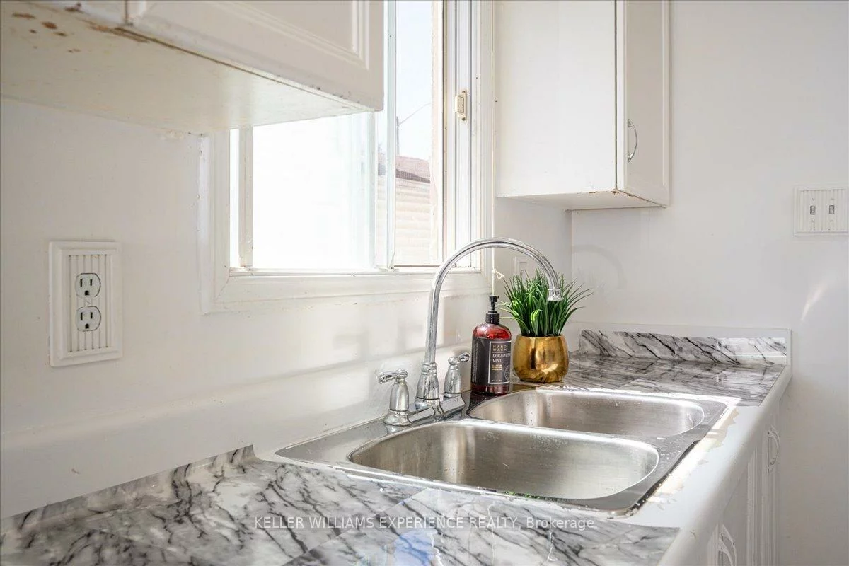49, Laurie, Wellington, Barrie