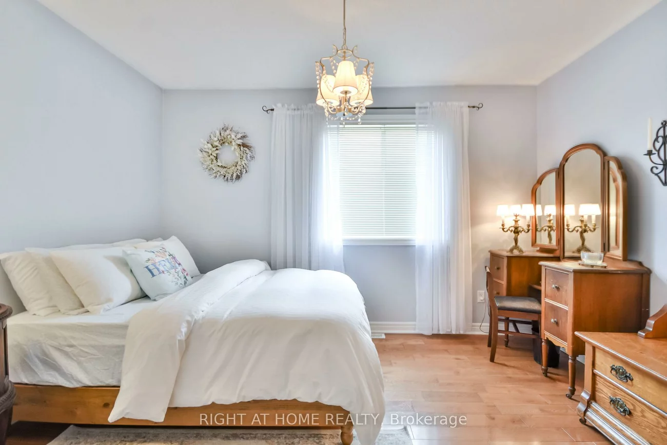 13, Couples, East Bayfield, Barrie