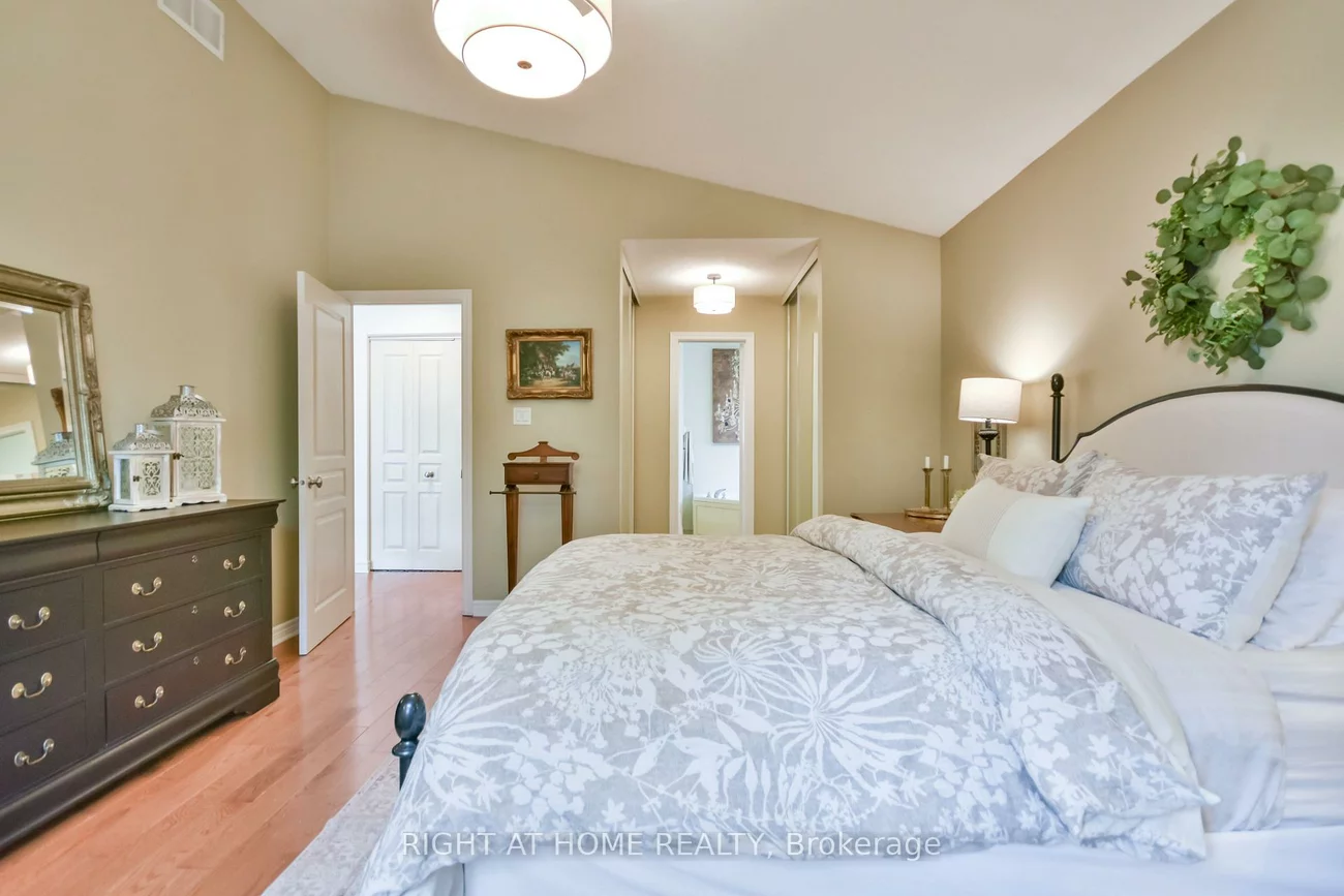 13, Couples, East Bayfield, Barrie