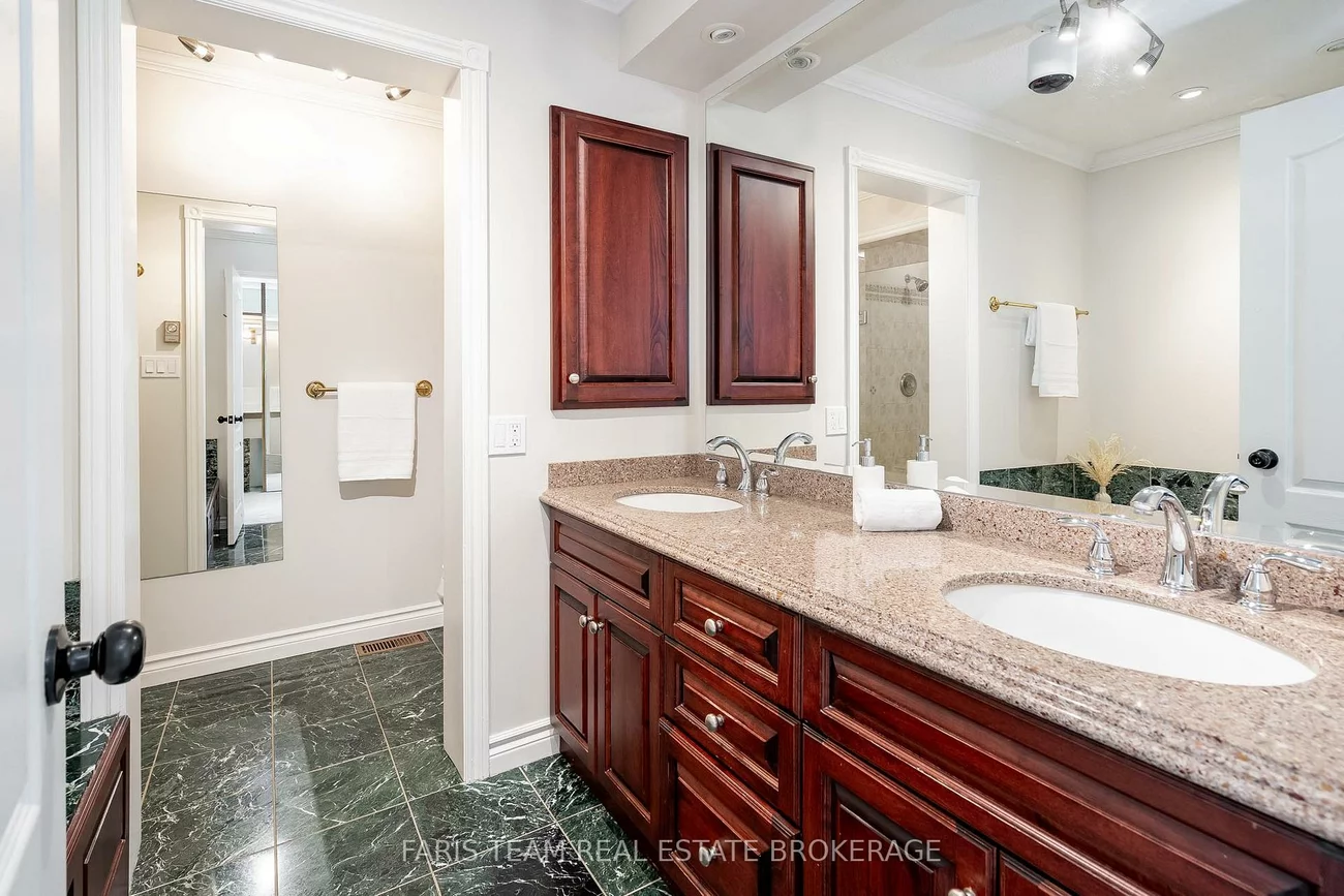 10, White Oaks, South Shore, Barrie