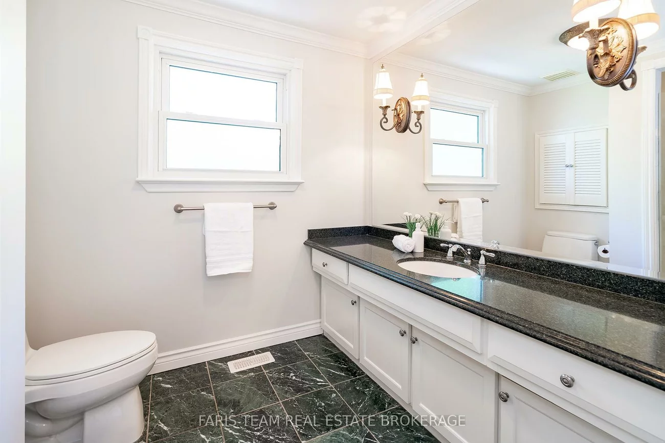 10, White Oaks, South Shore, Barrie