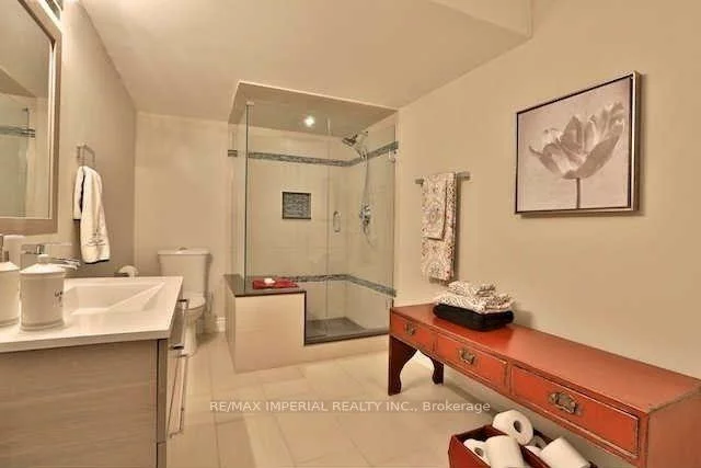 4, Plunkett, Bayshore, Barrie
