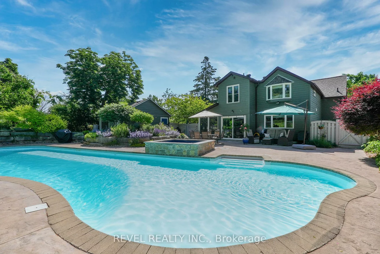 42, Dalton, Queen's Park, Barrie