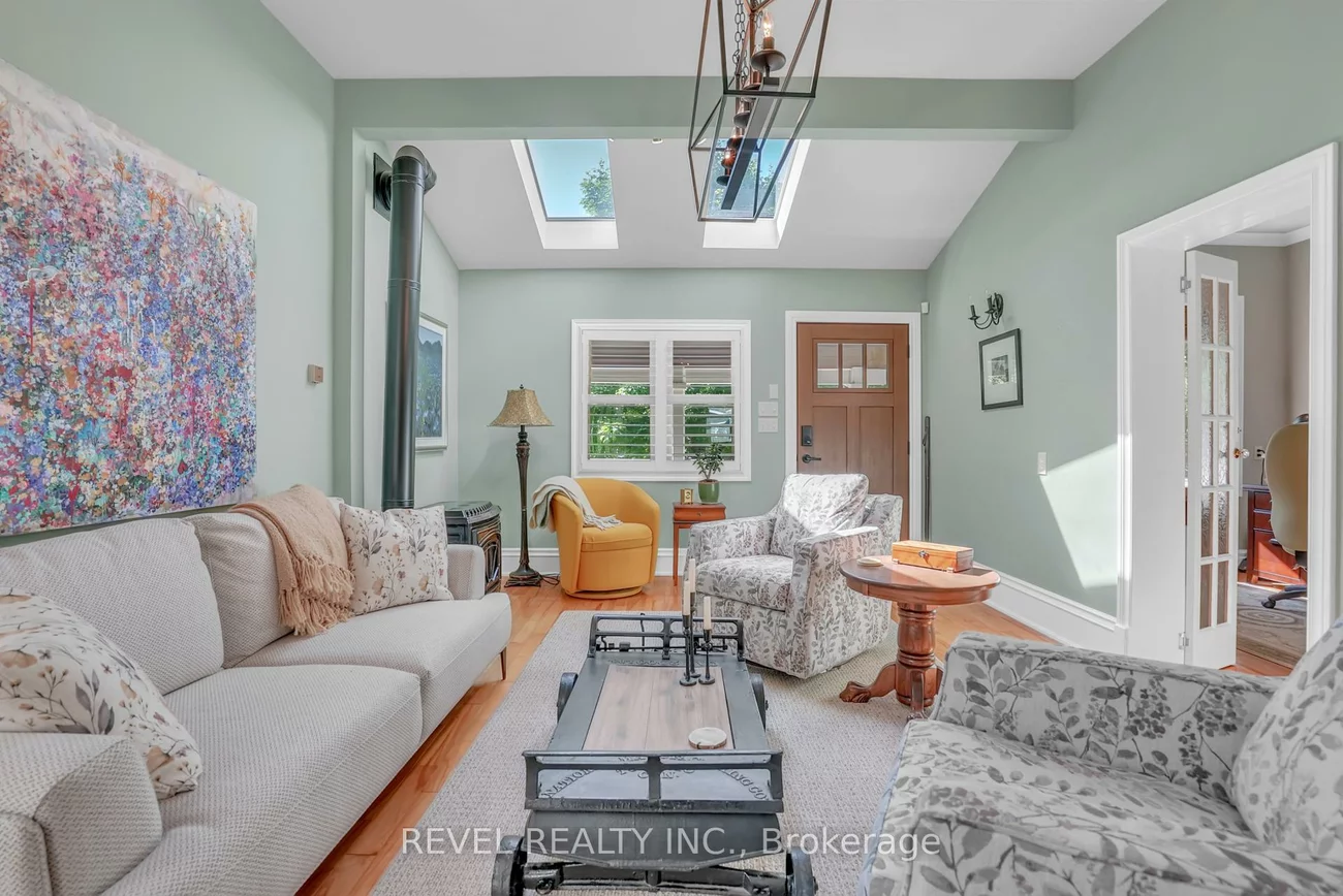 42, Dalton, Queen's Park, Barrie