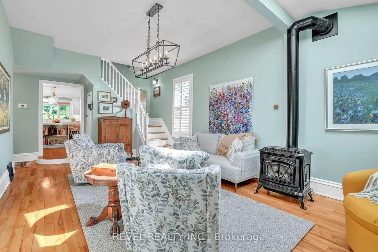 42, Dalton, Queen's Park, Barrie