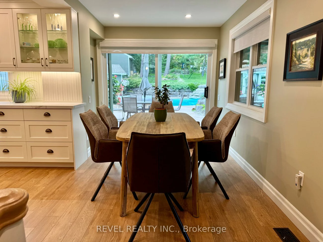 42, Dalton, Queen's Park, Barrie