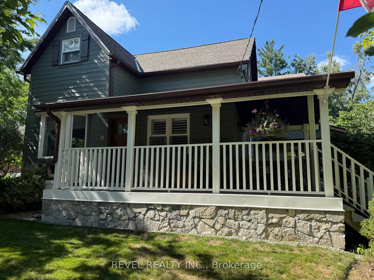 42, Dalton, Queen's Park, Barrie