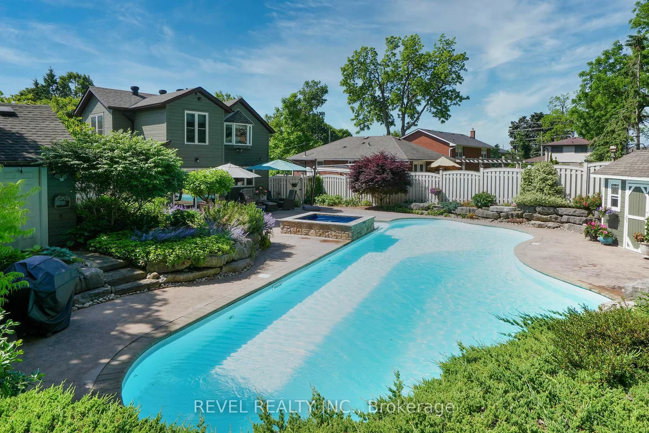 42, Dalton, Queen's Park, Barrie