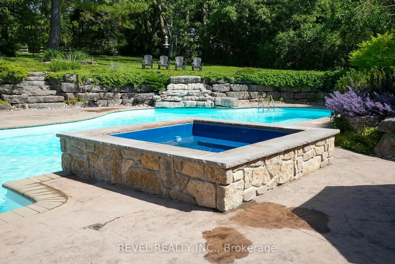 42, Dalton, Queen's Park, Barrie