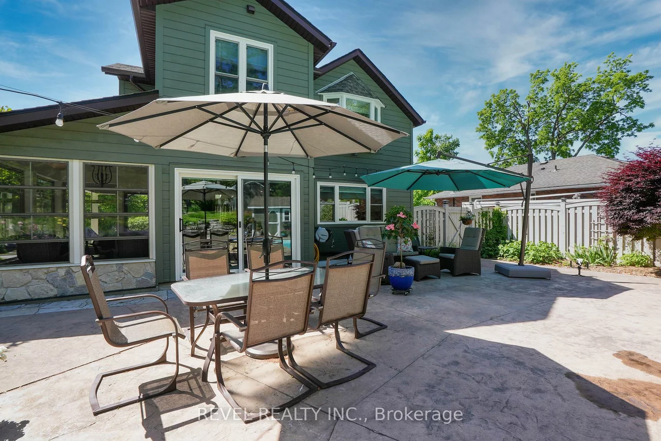 42, Dalton, Queen's Park, Barrie