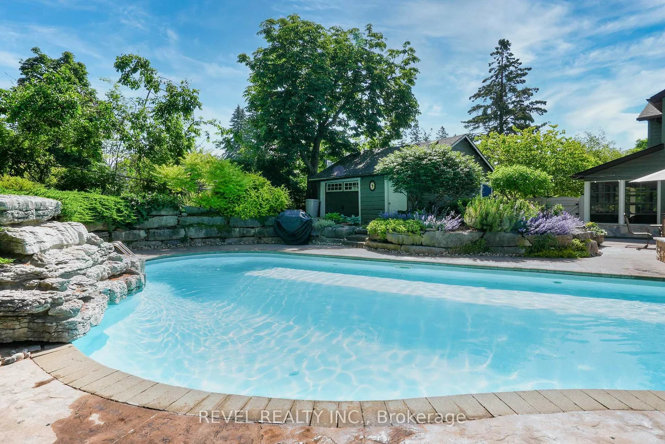 42, Dalton, Queen's Park, Barrie