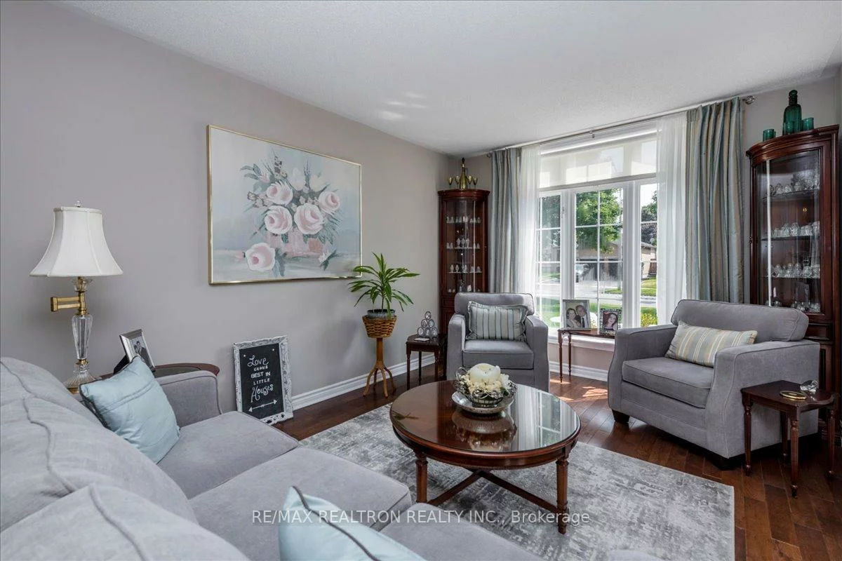 44, Columbia, Holly, Barrie