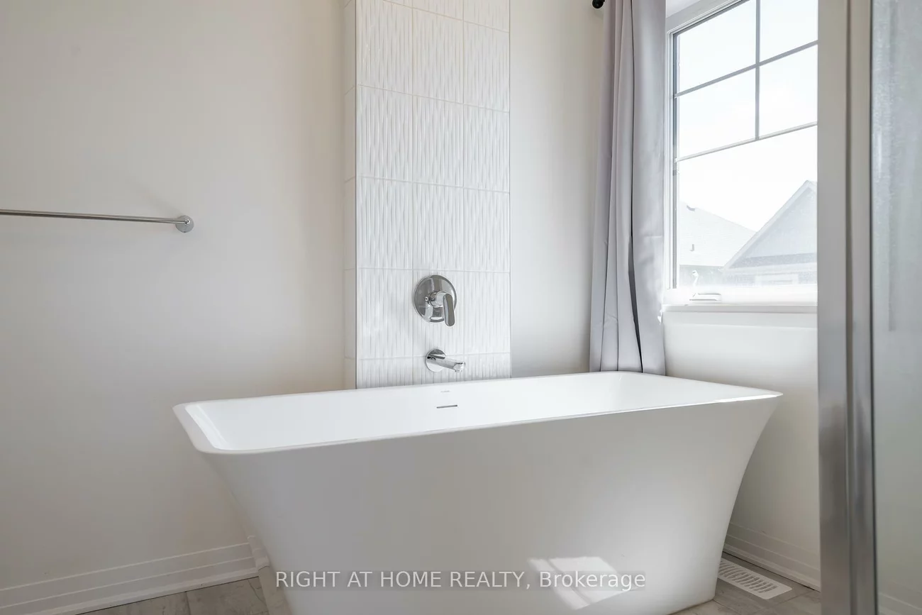 42, CopperHill HTS, Rural Barrie Southeast, Barrie