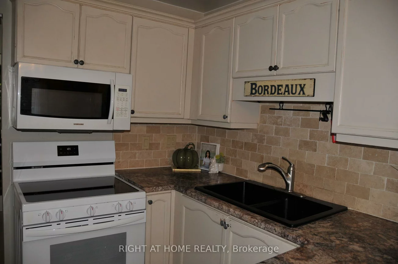 29, Herrell, Painswick South, Barrie