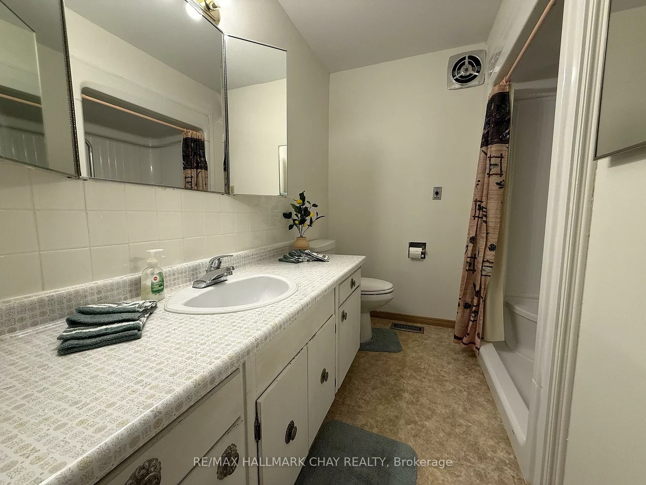 114, Daphne, Cundles East, Barrie