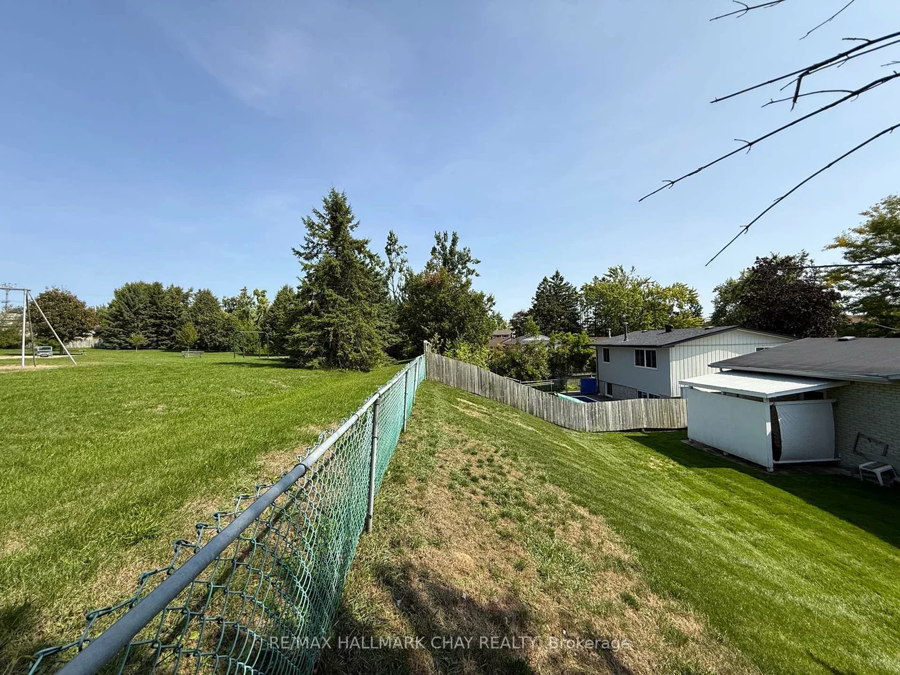 114, Daphne, Cundles East, Barrie
