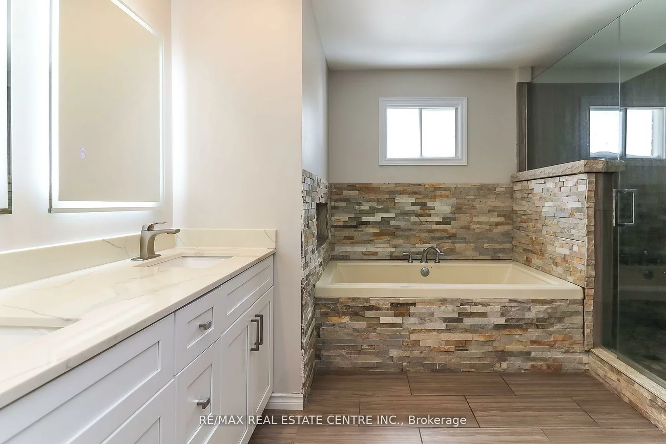 22, Meadowlark, Cundles East, Barrie