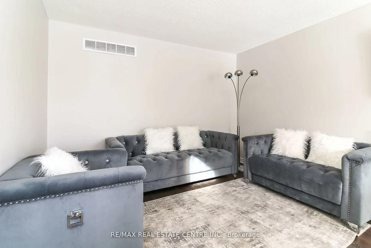 22, Meadowlark, Cundles East, Barrie