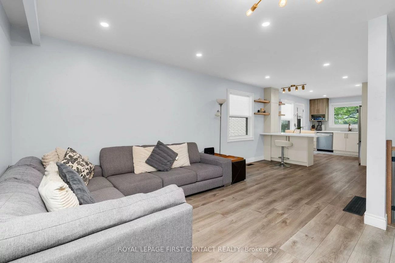 26, Ottaway, Wellington, Barrie