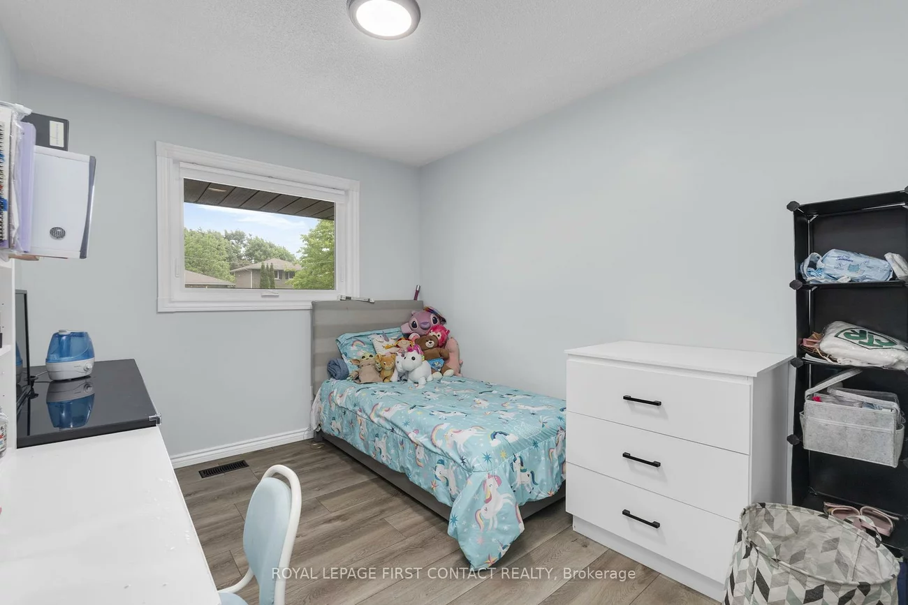 26, Ottaway, Wellington, Barrie