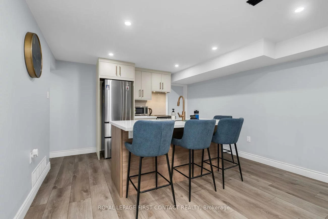 26, Ottaway, Wellington, Barrie