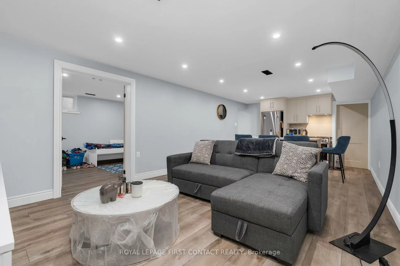 26, Ottaway, Wellington, Barrie